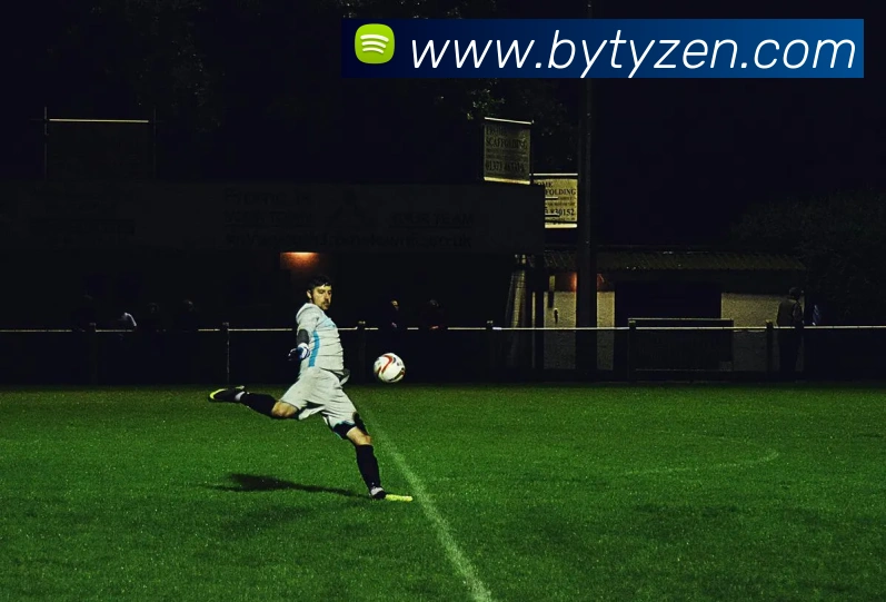 媒体人分析淡厚然在西雅图大学的表现与犯规控制问题